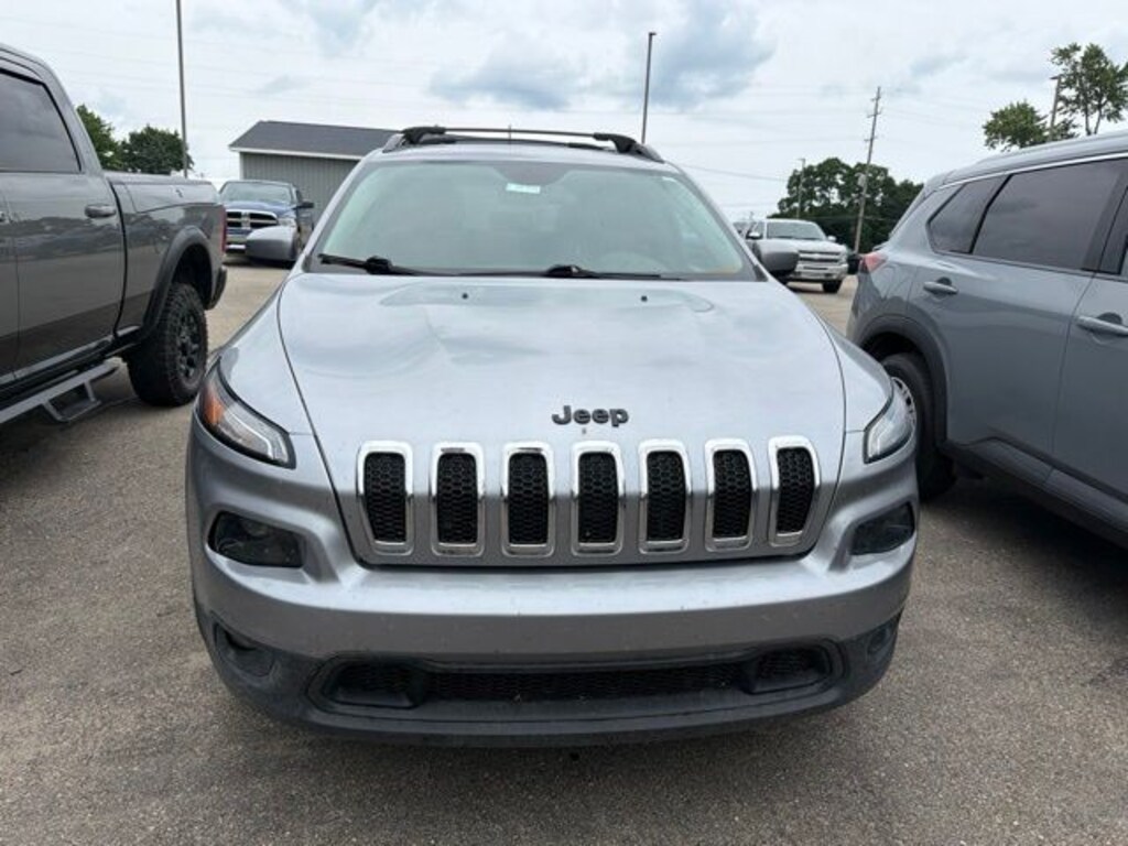 Used 2018 Jeep Cherokee Latitude SUV
