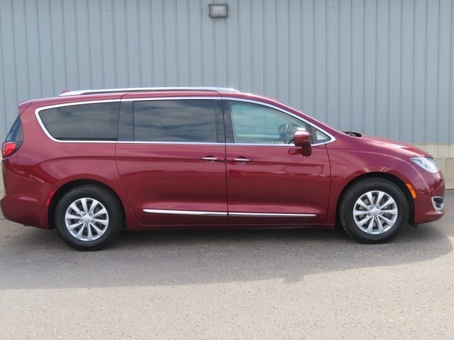 Used 2018 Chrysler Pacifica Touring L with VIN 2C4RC1BG7JR187159 for sale in Cadillac, MI