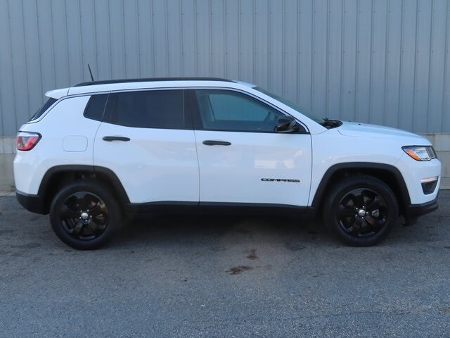 2018 Jeep Compass Latitude photo 2