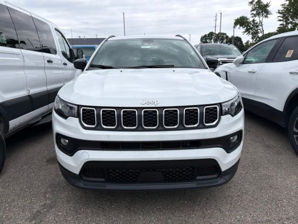 Used 2025 Jeep Compass Latitude SUV