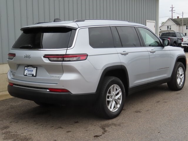 2022 Jeep Grand Cherokee Laredo photo 3