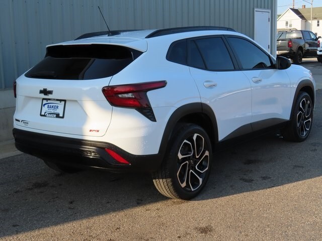 2024 Chevrolet Trax photo 2