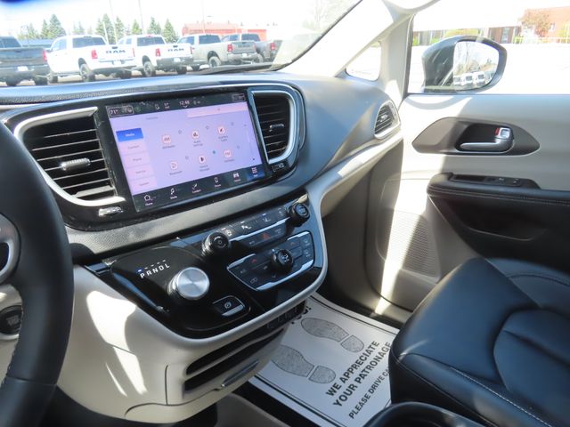 2024 Chrysler Pacifica Touring L - Photo 36