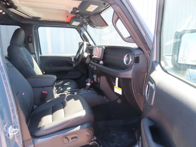 2026 Jeep Gladiator Sahara - Photo 23