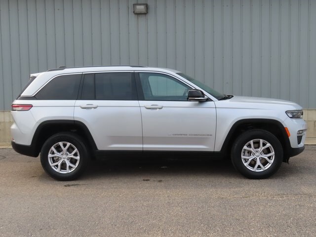 2022 Jeep Grand Cherokee Limited photo 2