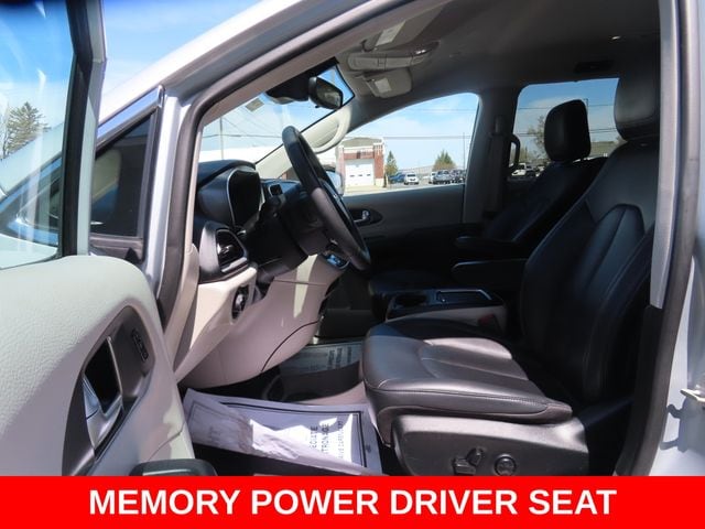 2024 Chrysler Pacifica Touring L - Photo 19