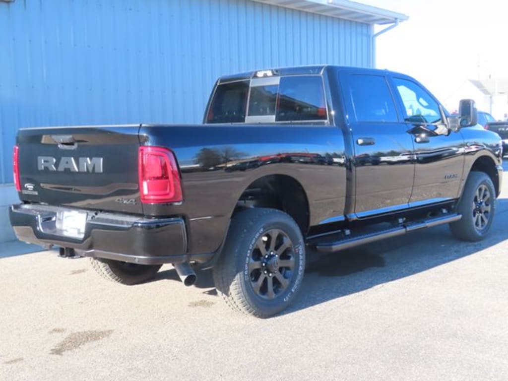 New 2026 Ram 2500 BIG HORN CREW CAB 4X4 6'4 BOX Pickup