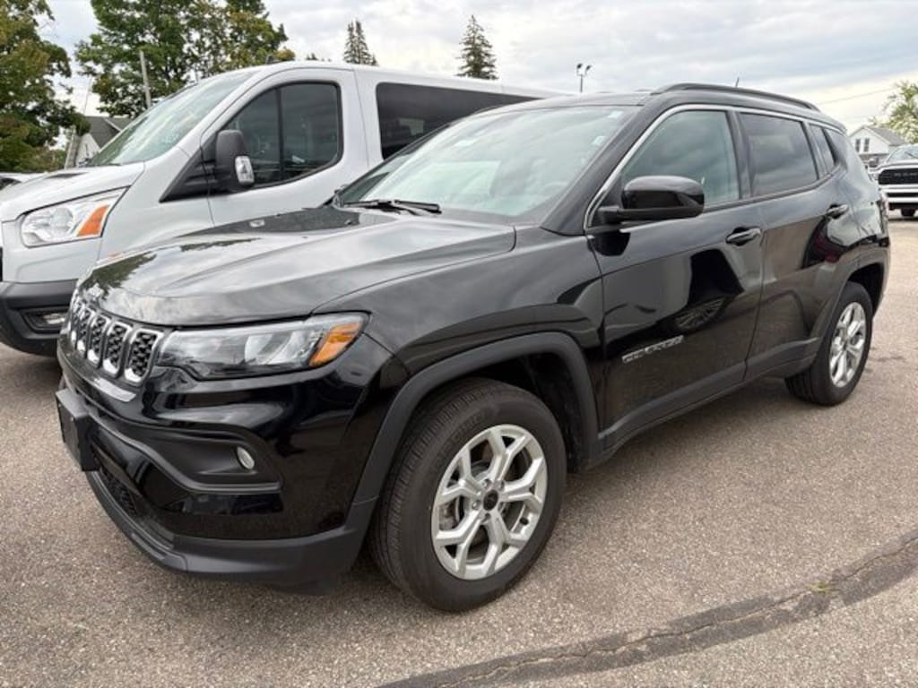 Used 2025 Jeep Compass Latitude SUV
