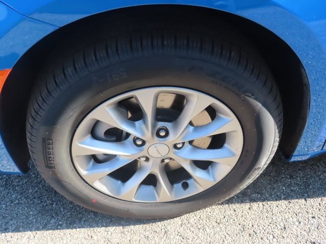 2027 Chrysler Pacifica Select - Photo 15