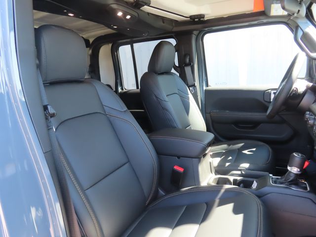 2026 Jeep Gladiator Sahara - Photo 25
