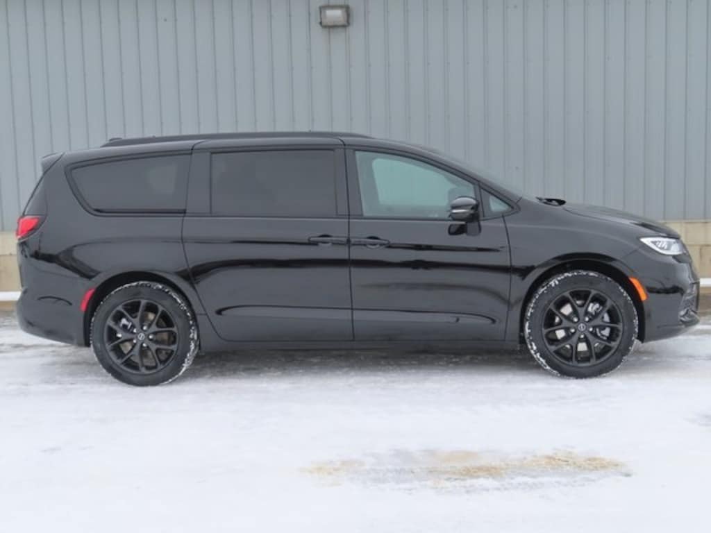 New 2026 Chrysler Pacifica LIMITED AWD Passenger Van