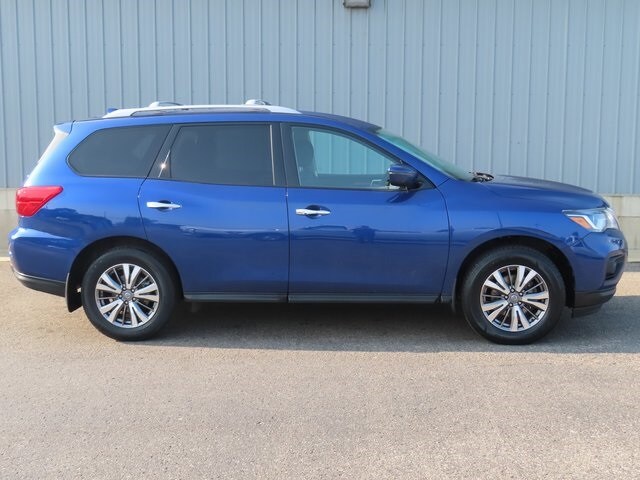 Used 2020 Nissan Pathfinder SV with VIN 5N1DR2BM6LC595423 for sale in Cadillac, MI