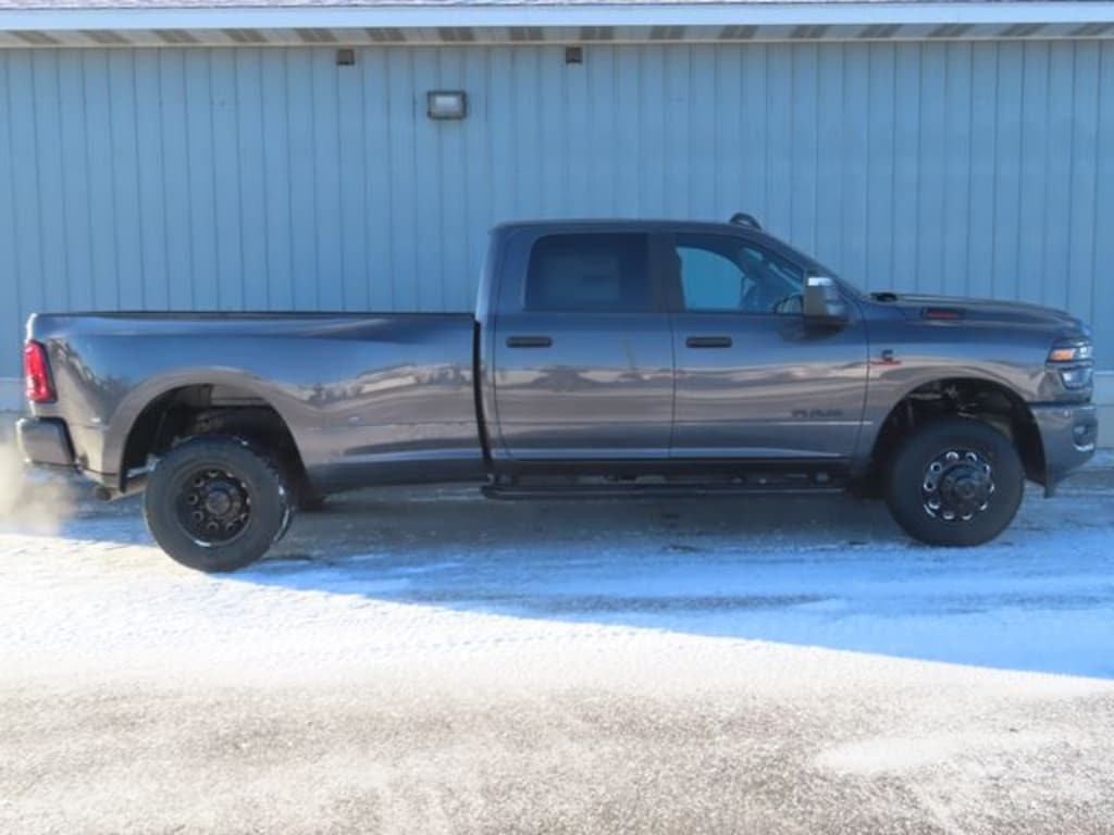 New 2026 Ram 3500 BIG HORN CREW CAB 4X4 8' BOX Pickup