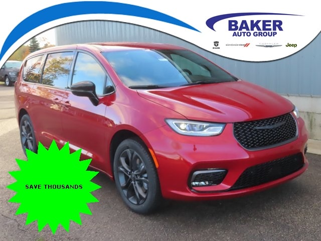 2026 Chrysler Pacifica Select's photo