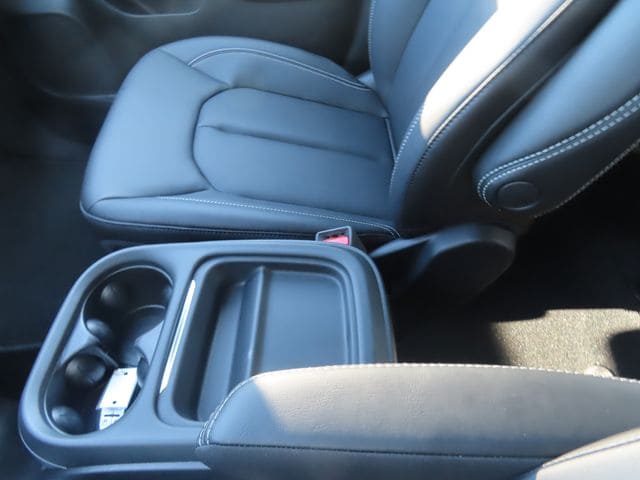 2027 Chrysler Pacifica Select - Photo 35