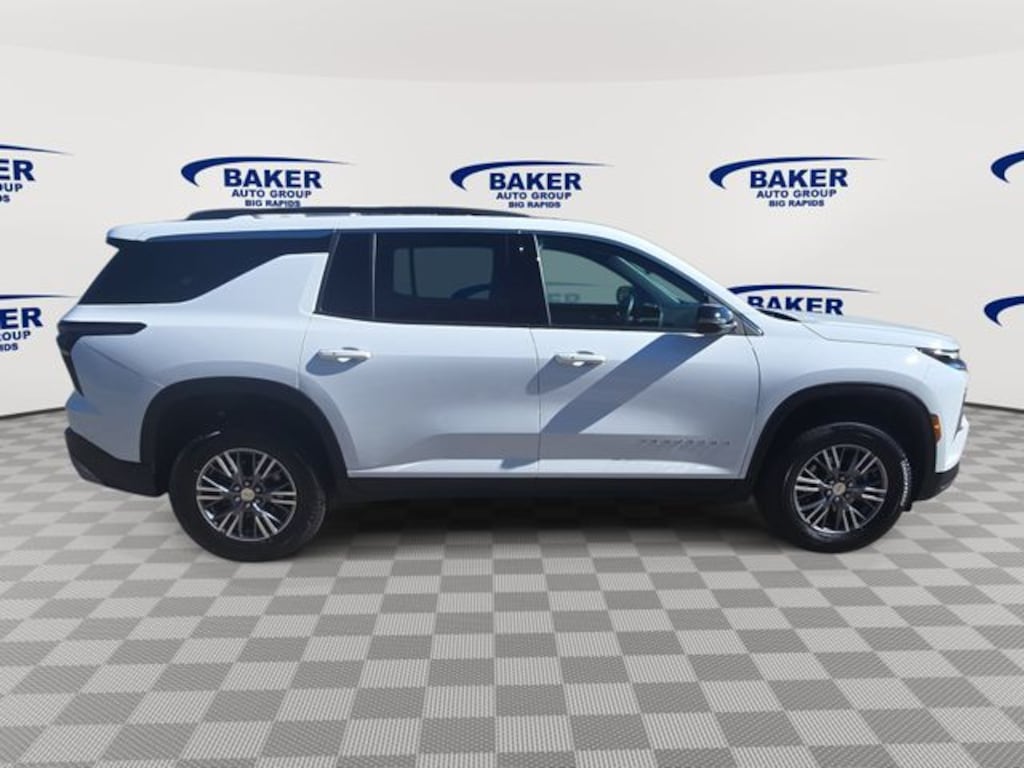 Used 2025 Chevrolet Traverse LT SUV