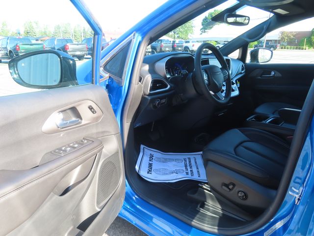 2027 Chrysler Pacifica Select - Photo 16