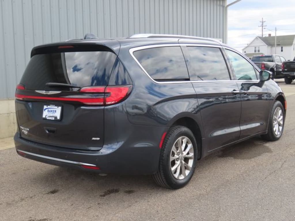 Used 2021 Chrysler Pacifica Touring L Minivan/Van