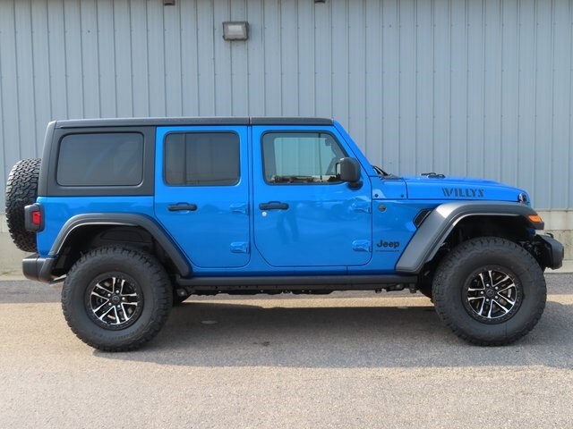 2025 Jeep Wrangler Willys photo 2