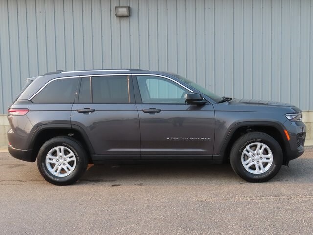 2023 Jeep Grand Cherokee Laredo photo 2
