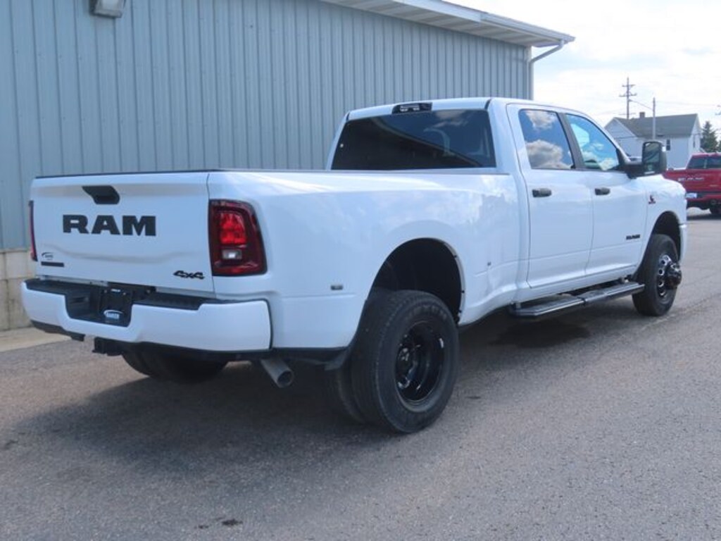 New 2026 Ram 3500 BIG HORN CREW CAB 4X4 8' BOX Pickup