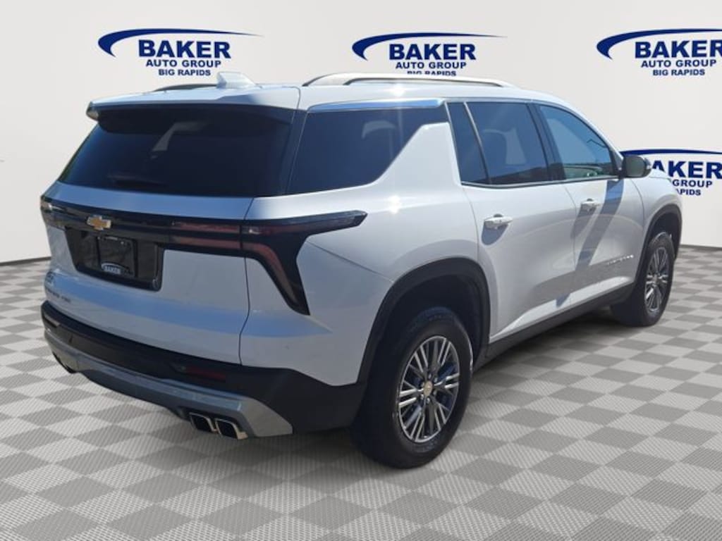 Used 2025 Chevrolet Traverse LT SUV