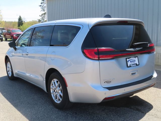 2024 Chrysler Pacifica Touring L - Photo 10