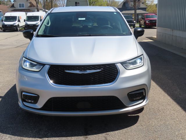 2024 Chrysler Pacifica Touring L - Photo 12
