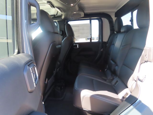 2026 Jeep Gladiator Sahara - Photo 21