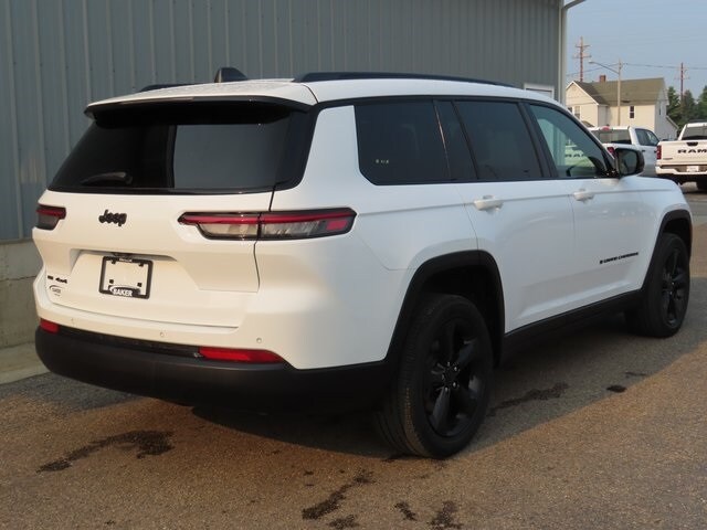 2023 Jeep Grand Cherokee Altitude photo 3