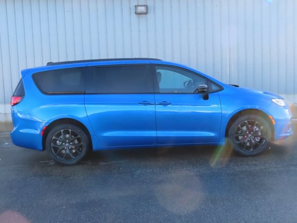 New 2026 Chrysler Pacifica SELECT AWD Passenger Van