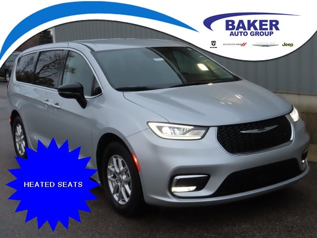 2024 Chrysler Pacifica Touring L's photo