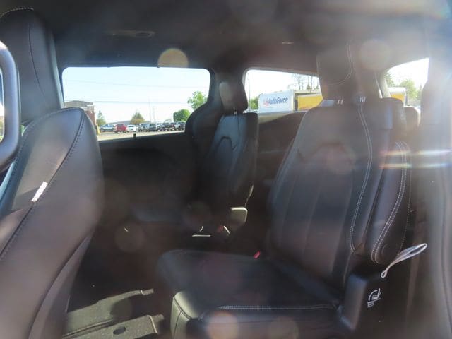 2027 Chrysler Pacifica Select - Photo 20