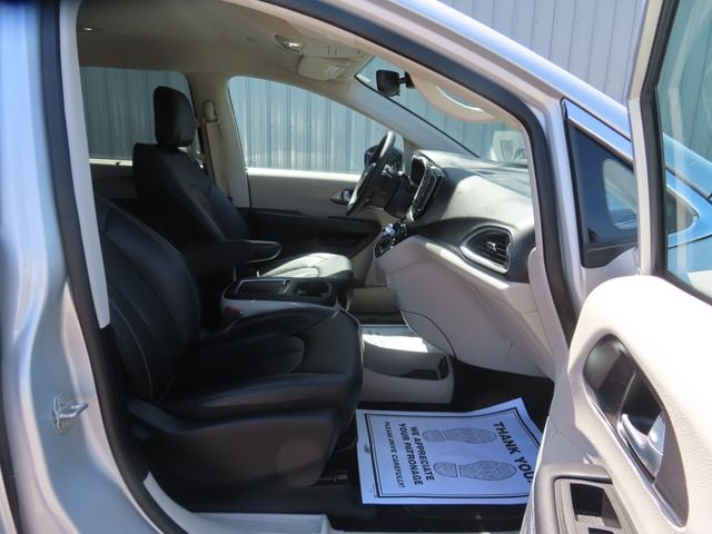 2024 Chrysler Pacifica Touring L - Photo 24