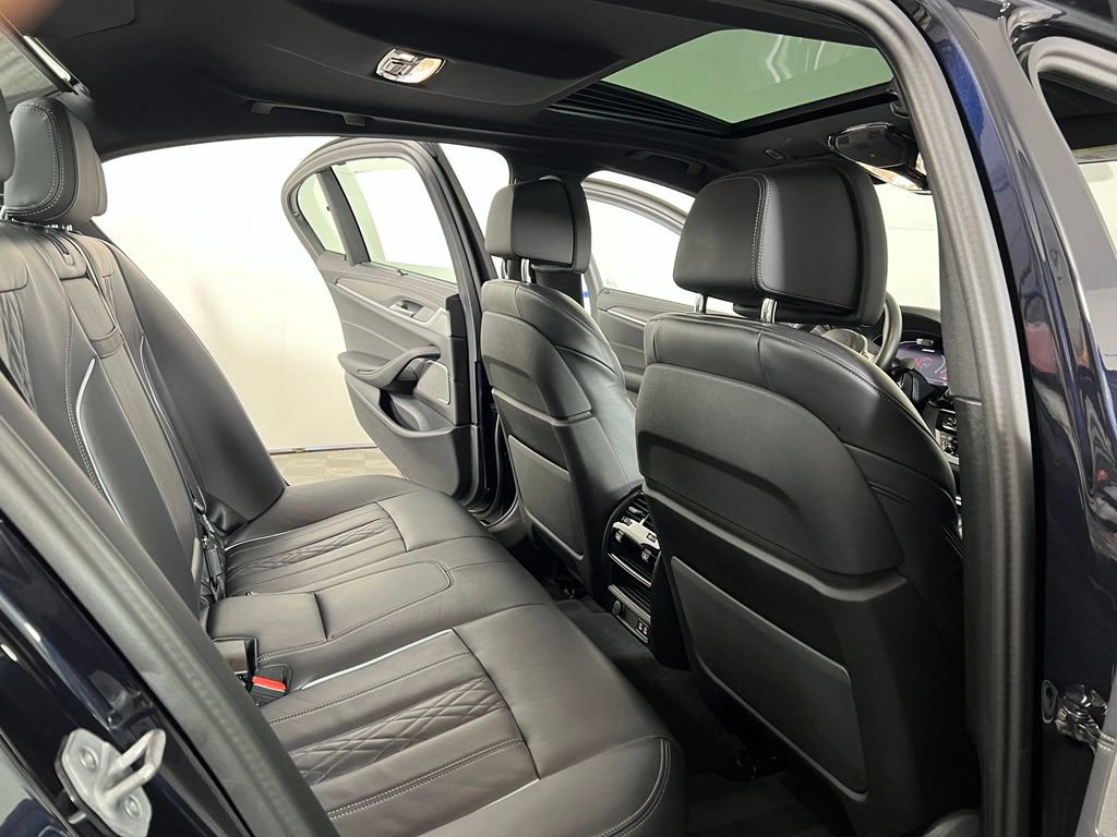 2023 BMW 5 Series M550i - Photo 13