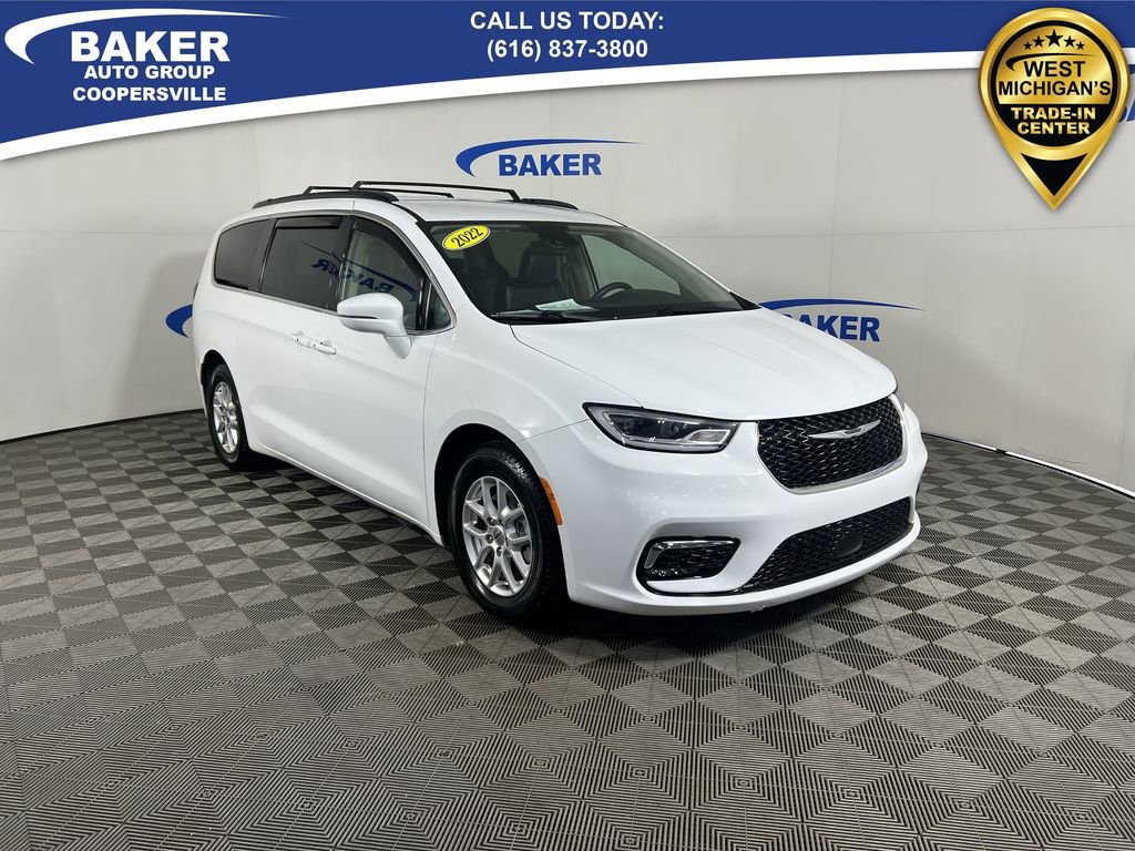 2022 Chrysler Pacifica Touring L photo 2