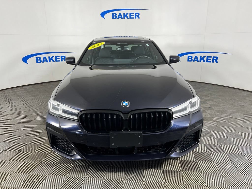 2023 BMW 5 Series M550i - Photo 9