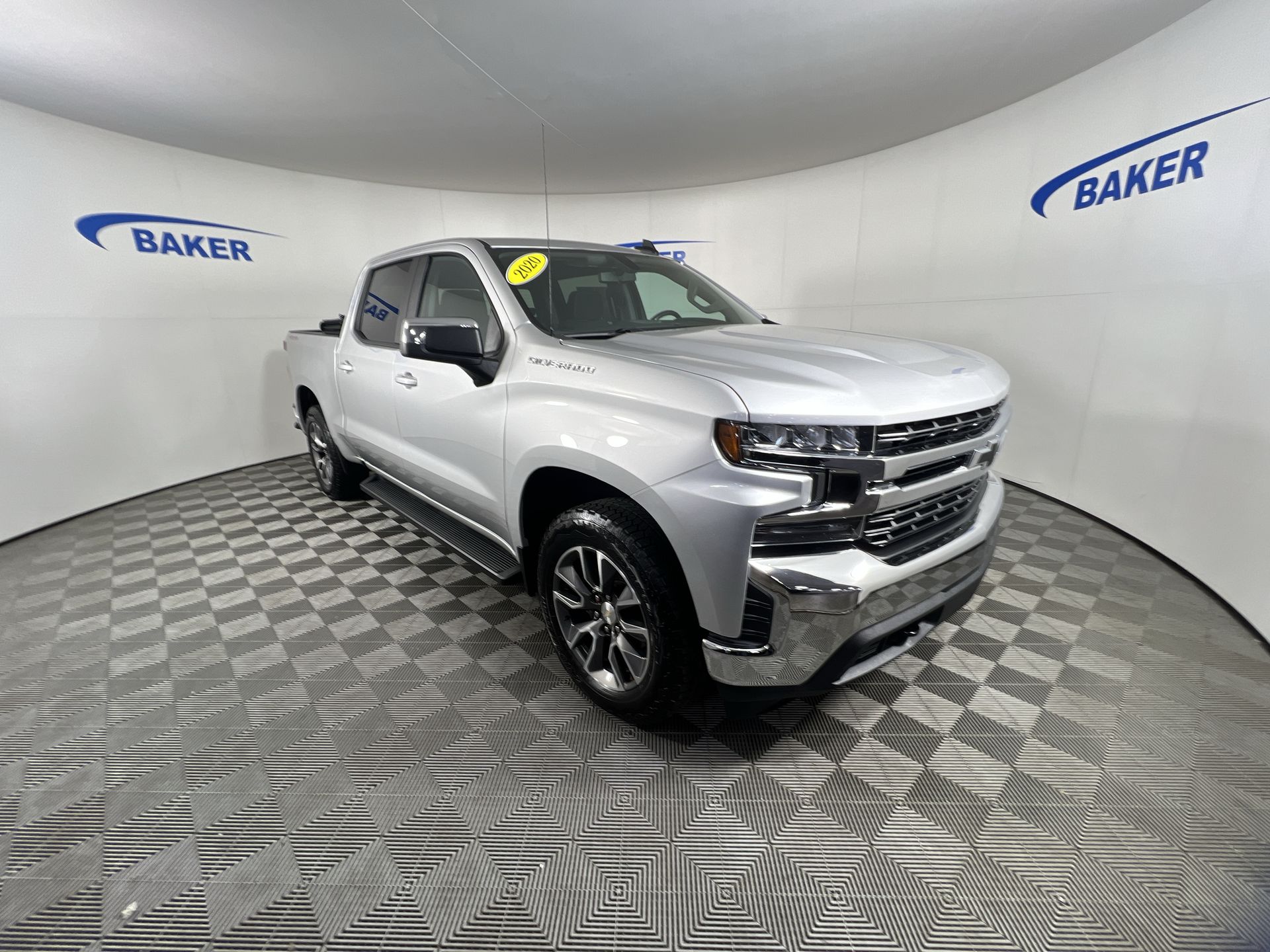 2020 Chevrolet Silverado 1500 LT photo 2