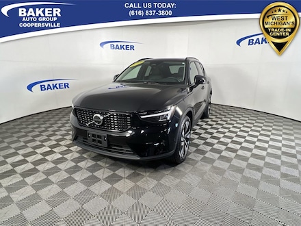 2025 Volvo XC40 Plus Dark Theme