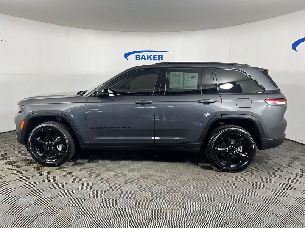 Used 2025 Jeep Grand Cherokee Limited 4x4 SUV