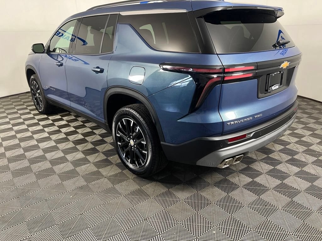 Used 2026 Chevrolet Traverse LT SUV