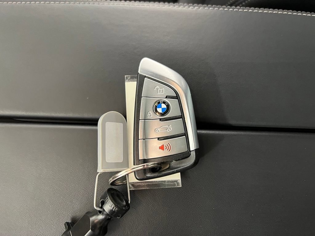 2023 BMW 5 Series M550i - Photo 36