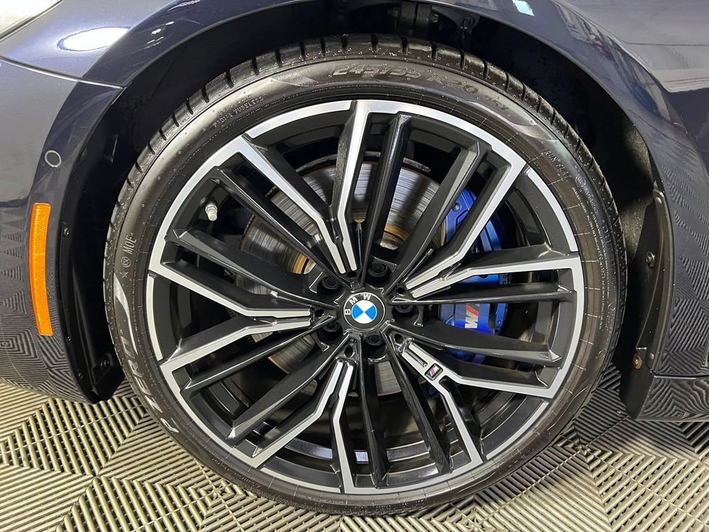 2023 BMW 5 Series M550i - Photo 34