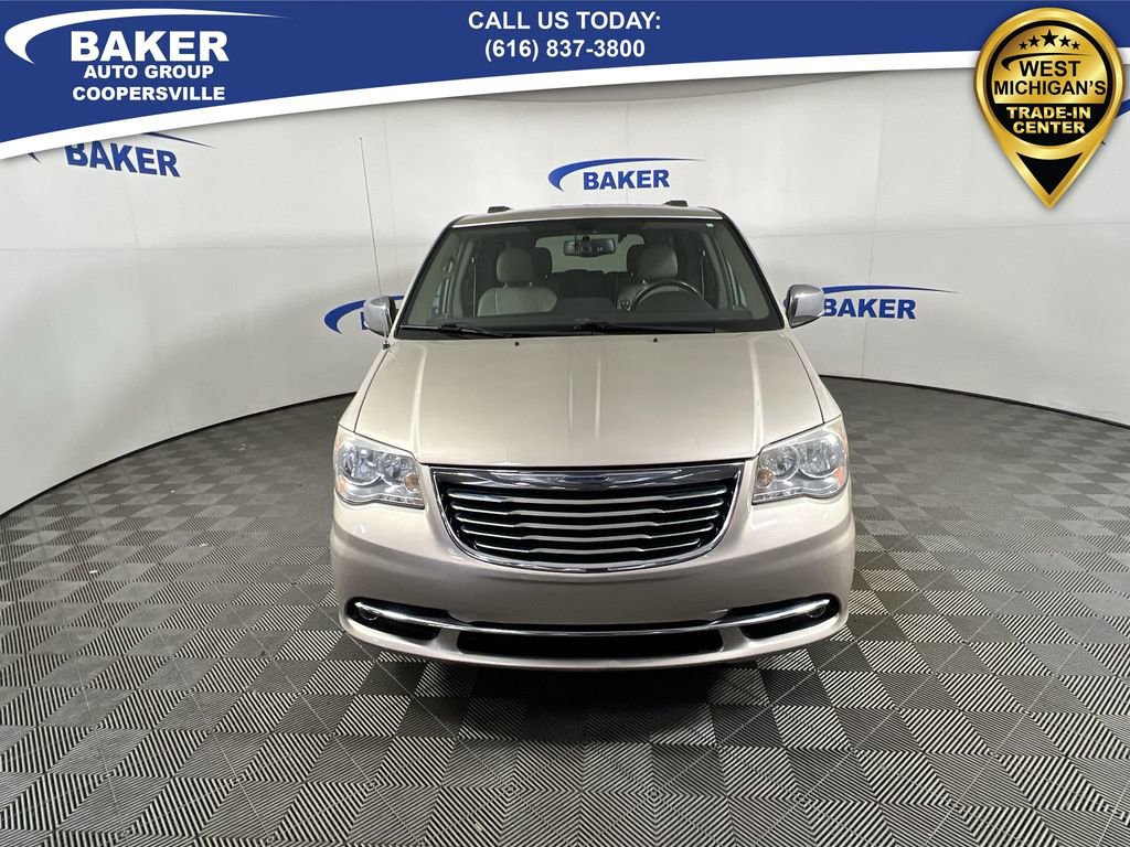 2014 Chrysler Town & Country photo 3