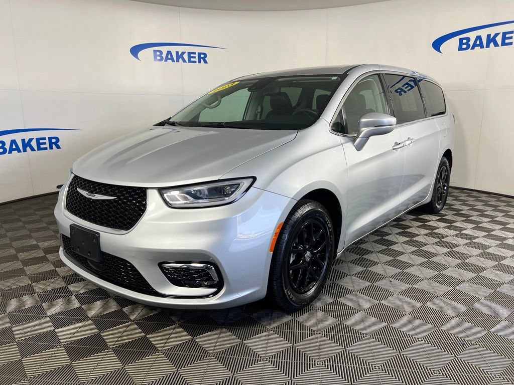 Used 2023 Chrysler Pacifica Touring L Minivan