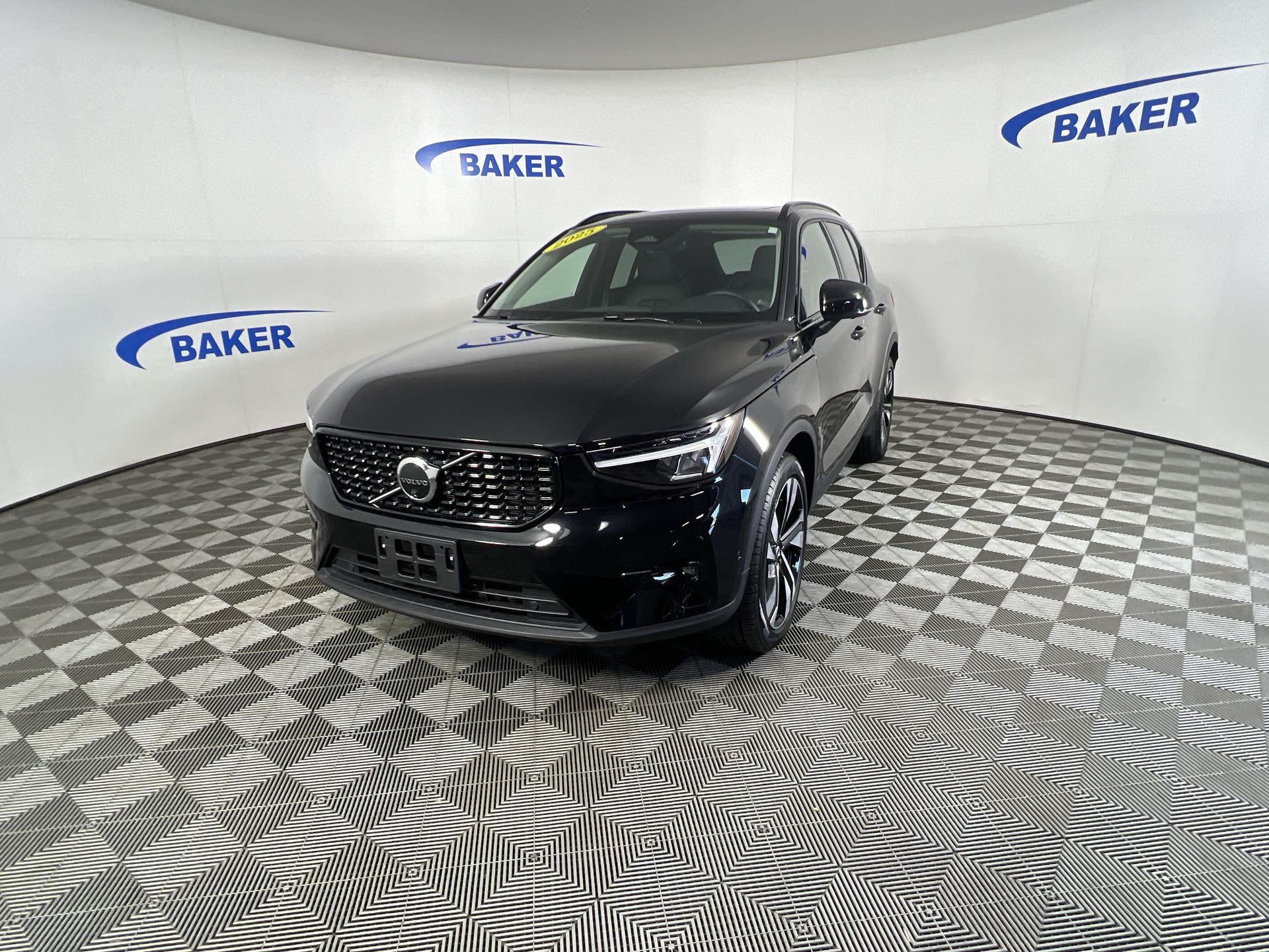 2025 Volvo XC40 Plus photo 2