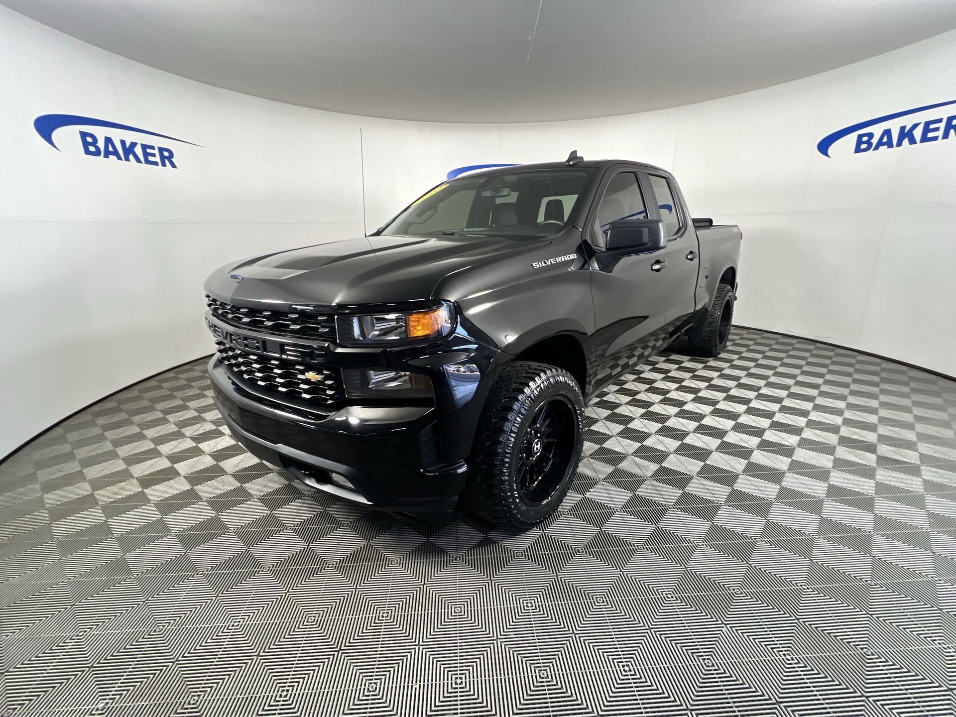 2020 Chevrolet Silverado 1500 Custom photo 3