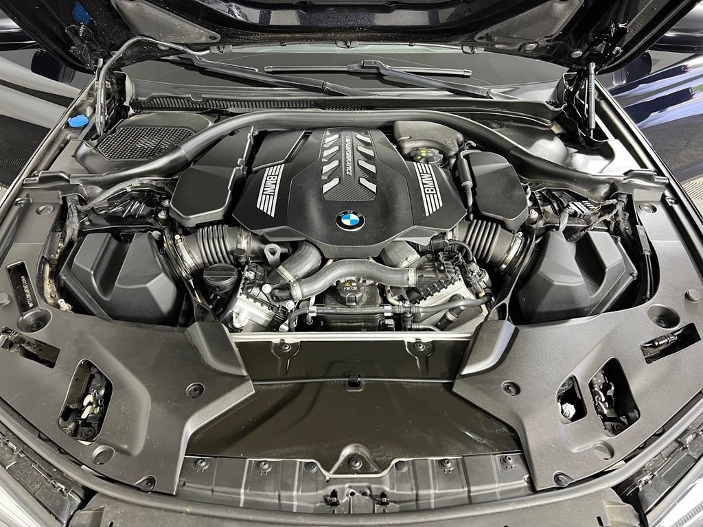 2023 BMW 5 Series M550i - Photo 32