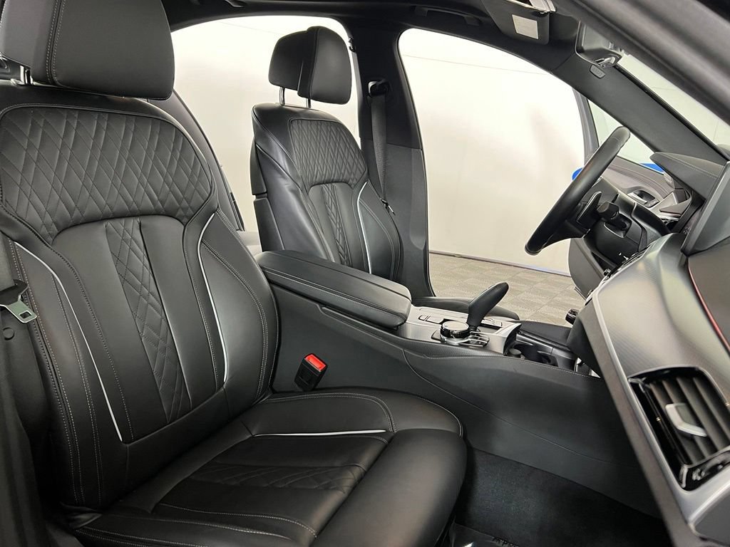 2023 BMW 5 Series M550i - Photo 12