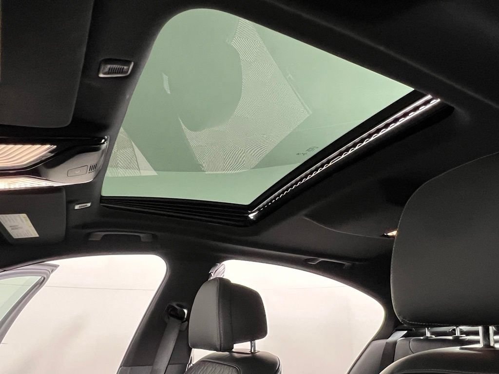 2023 BMW 5 Series M550i - Photo 21